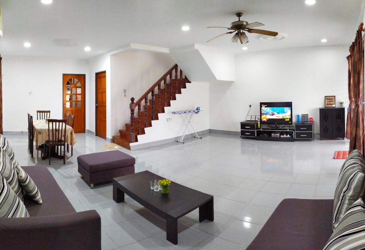 Victoria Homestay Sibu - Next To Shopping Complex & Large Car Park Area With Autogate Kültér fotó